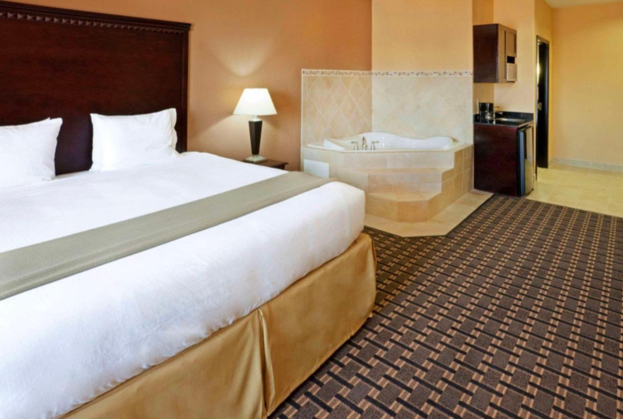 Comfort Inn & Suites Dallas Medical-Market Center Exteriér fotografie